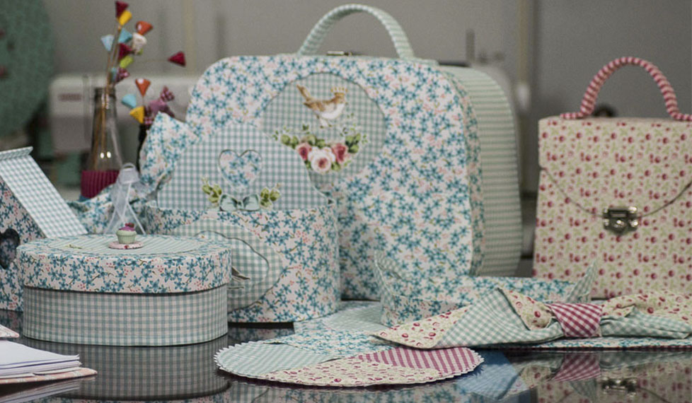 Técnicas de forrado: kits y accesorios femeninos